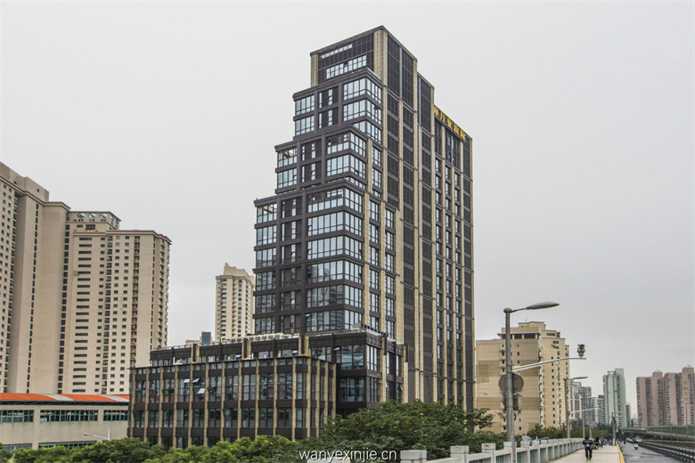 万业新阶